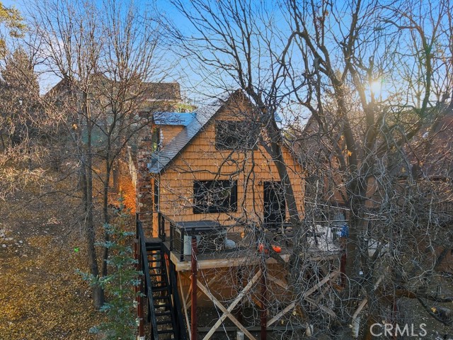 Detail Gallery Image 2 of 16 For 1053 Bruin, Fawnskin,  CA 92333 - 2 Beds | 1 Baths