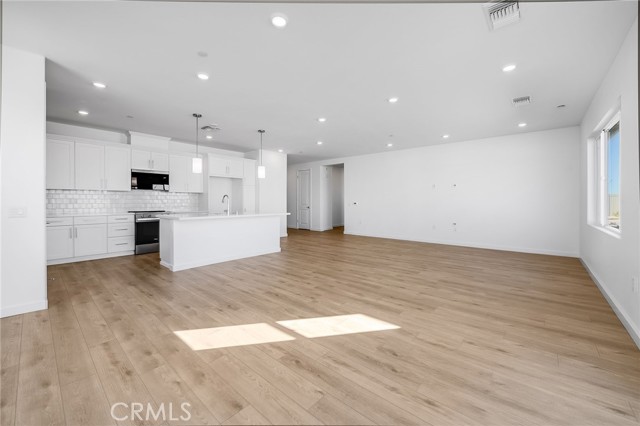 5564 Gem Court, Lancaster CA: https://media.crmls.org/medias/f2932186-e767-4544-b342-efb636f8fe8d.jpg