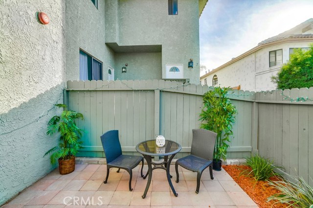 1832 Rockefeller Lane, Redondo Beach, California 90278, 2 Bedrooms Bedrooms, ,2 BathroomsBathrooms,Residential,Sold,Rockefeller,SB17272188