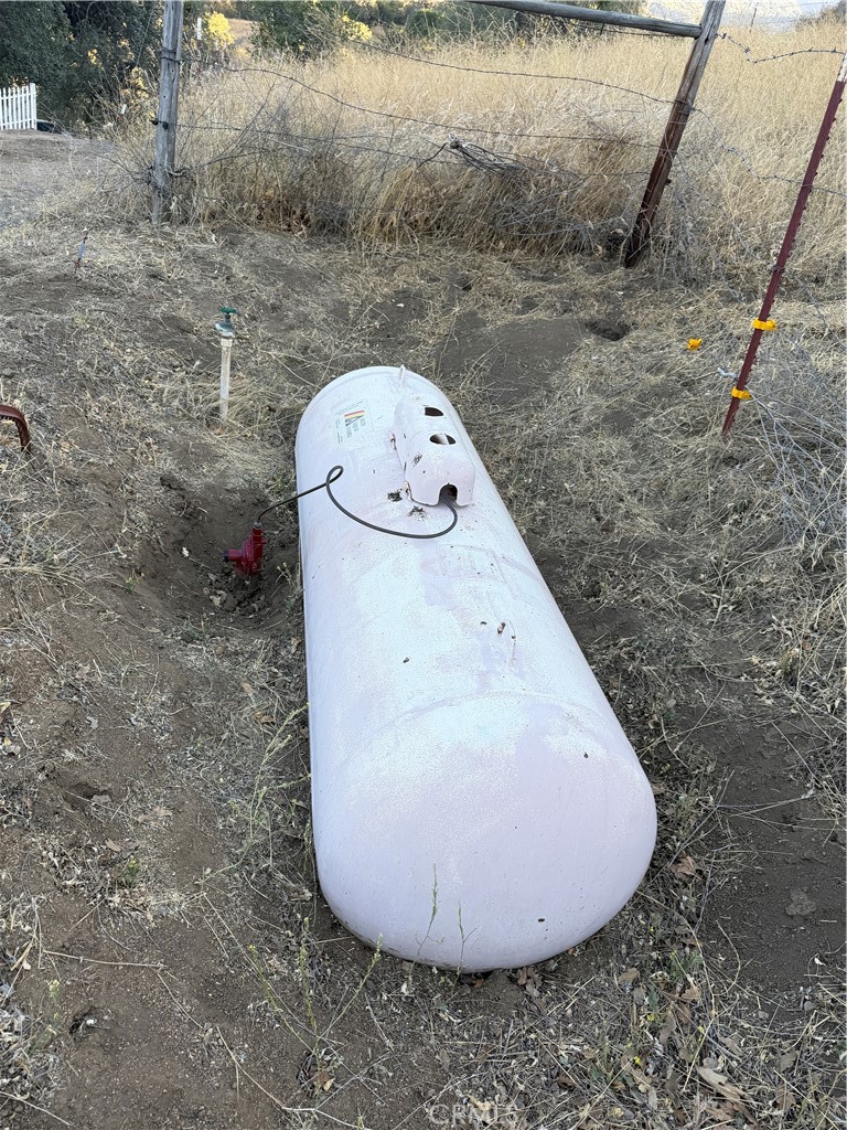 https://media.crmls.org/medias/f293763c-6487-4bb4-8773-094c32182cfa.jpg?preset=X-Large