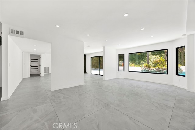 20101 Greenbriar Drive, Tarzana CA: https://media.crmls.org/medias/f2939498-b562-456d-828f-efbb54009e63.jpg