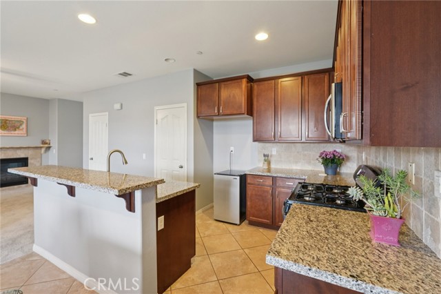 Detail Gallery Image 7 of 23 For 18335 Damiana, Fontana,  CA 92407 - 3 Beds | 2/1 Baths