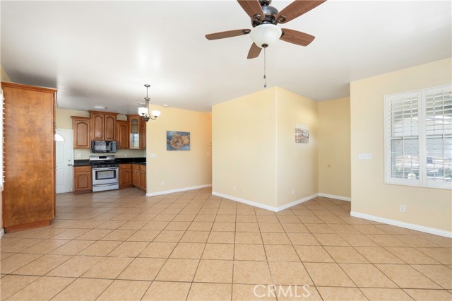 39600 Calle Gayube, Hemet CA: https://media.crmls.org/medias/f29402e5-c1fb-4c36-ab60-98a5300262f2.jpg