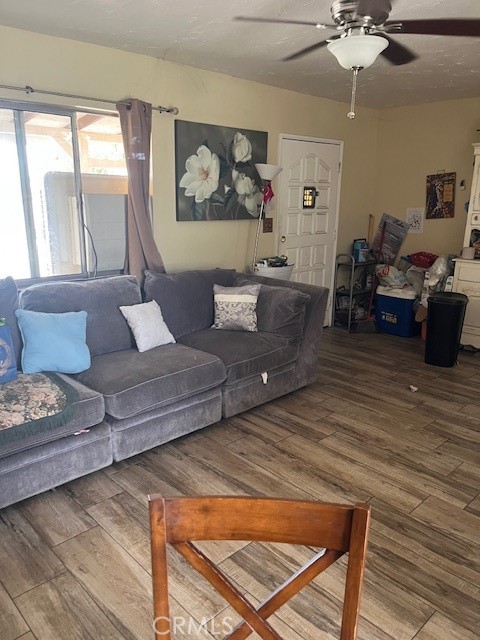 11847 Pinon Avenue, Hesperia CA: https://media.crmls.org/medias/f2941dd0-5975-4636-943d-d2bec0597a49.jpg