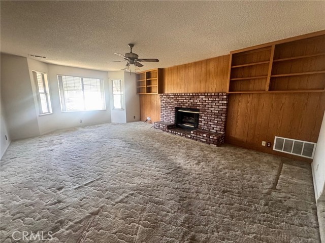 2165 Trenton Court, Merced CA: https://media.crmls.org/medias/f294443d-53d3-406b-b8b1-e00a9958ec76.jpg