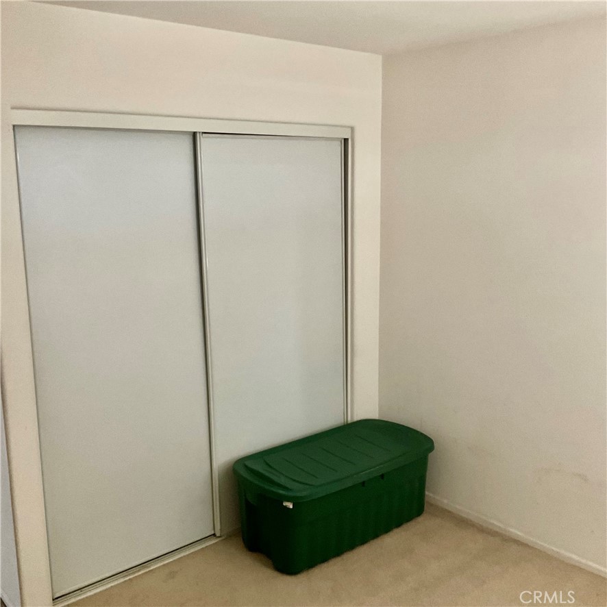 https://media.crmls.org/medias/f2944e64-0956-4d9b-b24b-f729266dc141.jpg?preset=X-Large