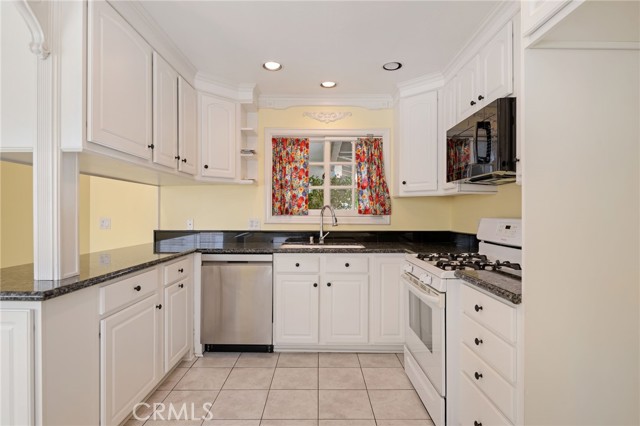 Detail Gallery Image 5 of 23 For 17916 Ludlow St, Granada Hills,  CA 91344 - 3 Beds | 2 Baths