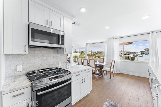 Detail Gallery Image 11 of 36 For 11 Harbor Is, Newport Beach,  CA 92660 - 3 Beds | 2 Baths