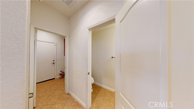 Detail Gallery Image 14 of 20 For 7960 Shadow Trails Ln, Jurupa Valley,  CA 92509 - 3 Beds | 2/1 Baths