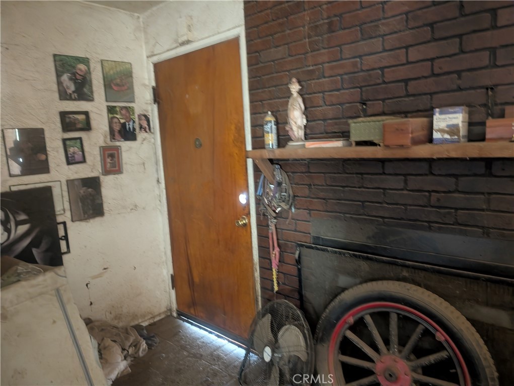 https://media.crmls.org/medias/f295589b-4b8f-4b86-a02d-277fe8dd4180.jpg?preset=X-Large