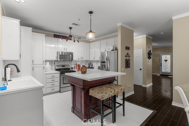 Detail Gallery Image 2 of 34 For 1360 Ashton Park Ln, Newbury Park,  CA 91320 - 3 Beds | 2/1 Baths