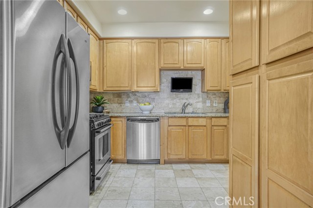 Detail Gallery Image 16 of 38 For 11923 Darlington Ave #302,  Los Angeles,  CA 90049 - 3 Beds | 3 Baths