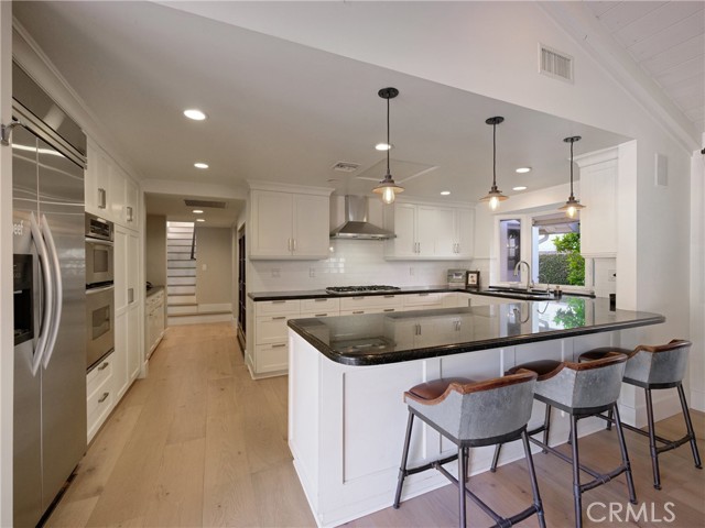 Detail Gallery Image 13 of 28 For 2000 Marlin Way, Newport Beach,  CA 92660 - 4 Beds | 3/1 Baths