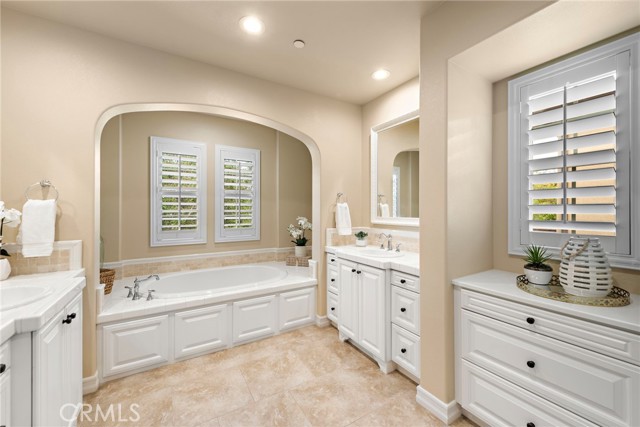 21 Corte Lomas Verdes, San Clemente CA: https://media.crmls.org/medias/f296e689-00c4-41b6-afdf-d09e6141966c.jpg