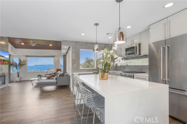 Detail Gallery Image 3 of 42 For 546 Temple Hills, Laguna Beach,  CA 92651 - 3 Beds | 3 Baths