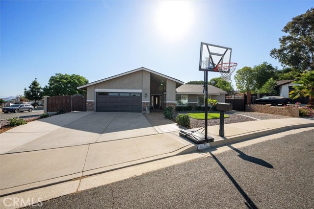 1643 Melody Circle, Corona CA: https://media.crmls.org/medias/f297b674-6854-49aa-ae45-02b8da7e025a.jpg
