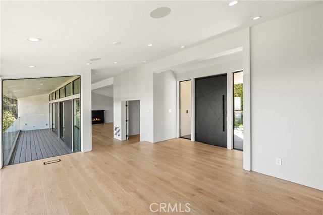 Detail Gallery Image 8 of 35 For 9336 Lloydcrest Dr, Beverly Hills,  CA 90210 - 3 Beds | 2 Baths