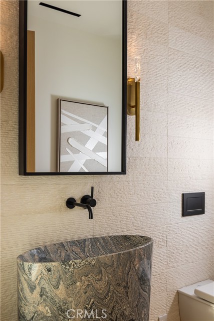 Detail Gallery Image 35 of 48 For 2100 Windward Ln, Newport Beach,  CA 92660 - 5 Beds | 5/3 Baths