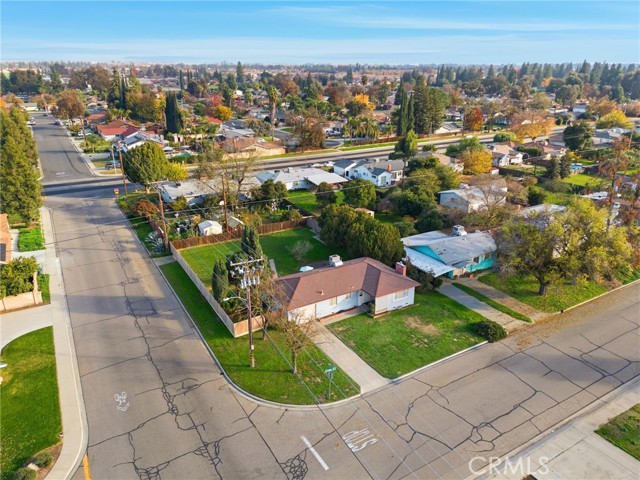 Detail Gallery Image 9 of 44 For 2410 S Locust, Visalia,  CA 93277 - 2 Beds | 1 Baths