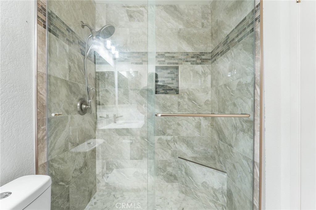 https://media.crmls.org/medias/f298f0a3-8f4a-4529-9a61-68704b1f3a83.jpg?preset=X-Large