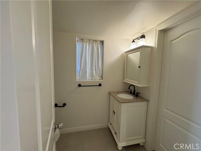 Detail Gallery Image 9 of 22 For 607 Frankfort Ave, Huntington Beach,  CA 92648 - 3 Beds | 3/1 Baths