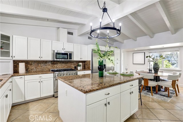 Detail Gallery Image 12 of 48 For 1112 Westcliff Dr, Newport Beach,  CA 92660 - 4 Beds | 4 Baths