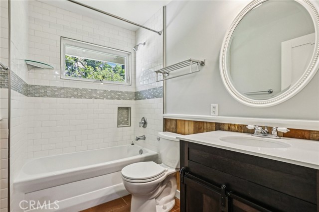 Detail Gallery Image 25 of 51 For 1742 Bonaire, Newport Beach,  CA 92660 - 4 Beds | 3 Baths