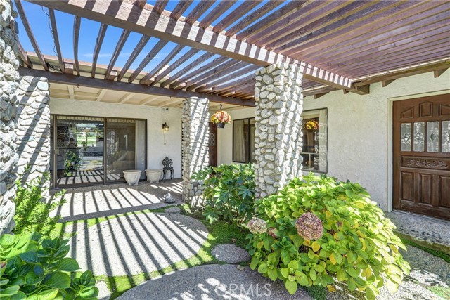 Detail Gallery Image 6 of 60 For 2376 Sunset Curv, Upland,  CA 91784 - 4 Beds | 3/1 Baths