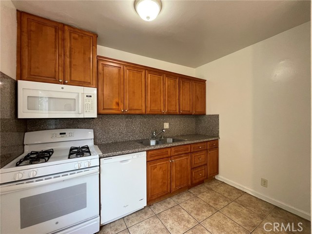 Detail Gallery Image 5 of 21 For 701 Adlena Dr #7,  Fullerton,  CA 92833 - 2 Beds | 1 Baths