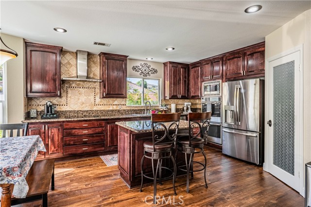 Detail Gallery Image 7 of 53 For 30614 Emperor Dr, Canyon Lake,  CA 92587 - 6 Beds | 4 Baths