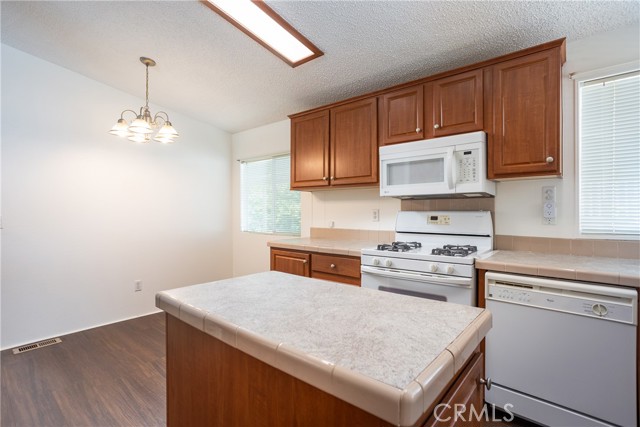 Detail Gallery Image 12 of 41 For 32600 32600 Old Highway 74 Space  144, Hemet,  CA 92545 - 2 Beds | 2 Baths