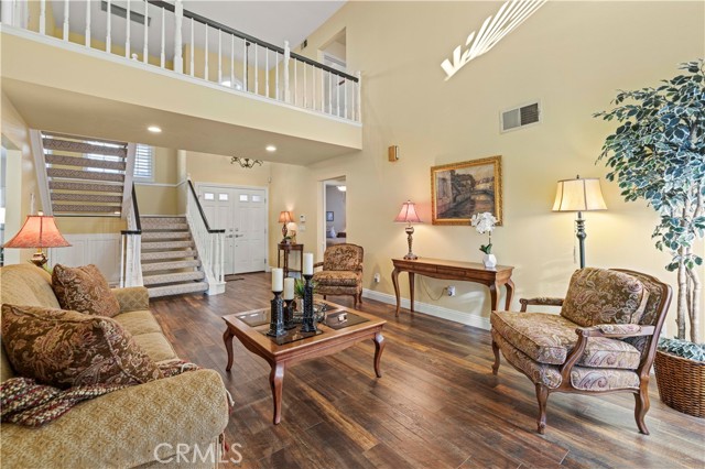 Detail Gallery Image 8 of 49 For 26061 Charonne Ct, Valencia,  CA 91355 - 4 Beds | 3 Baths