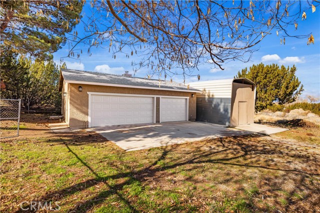 Detail Gallery Image 13 of 39 For 329 E Lago Lindo Rd, Palmdale,  CA 93550 - 3 Beds | 4 Baths