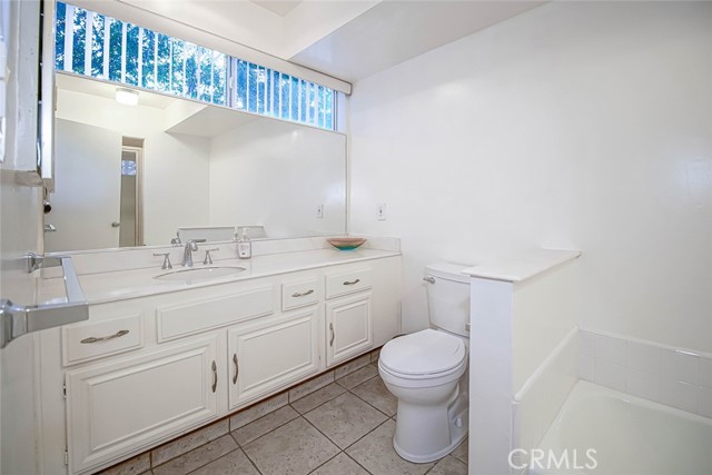 Detail Gallery Image 38 of 59 For 4950 Louise Ave #105,  Encino,  CA 91316 - 2 Beds | 2 Baths