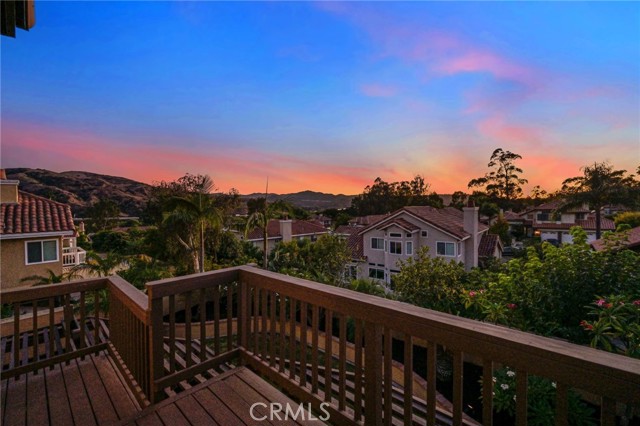 Detail Gallery Image 4 of 47 For 5555 Meadow Lake Ln, Yorba Linda,  CA 92887 - 3 Beds | 2/1 Baths