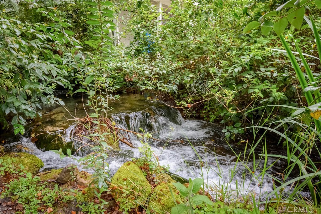 https://media.crmls.org/medias/f2a0fd80-4e7d-4da9-a839-100c3cf6bde7.jpg?preset=X-Large