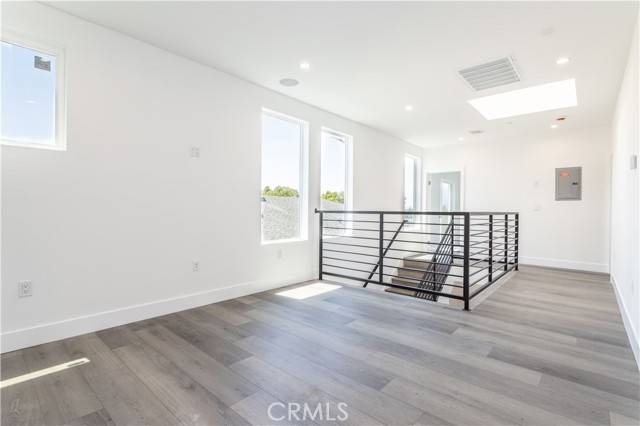 1032 N Oxford Avenue, Los Angeles CA: https://media.crmls.org/medias/f2a17606-994c-4722-ad87-98ae08087bf4.jpg