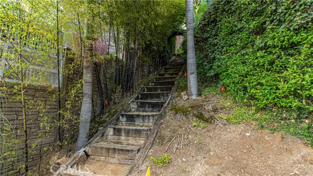 Detail Gallery Image 27 of 64 For 6438 Georgius Way, Los Angeles,  CA 90068 - 4 Beds | 4 Baths