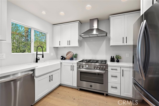 Detail Gallery Image 10 of 33 For 9441 Iolani Cir, Huntington Beach,  CA 92646 - 4 Beds | 2 Baths