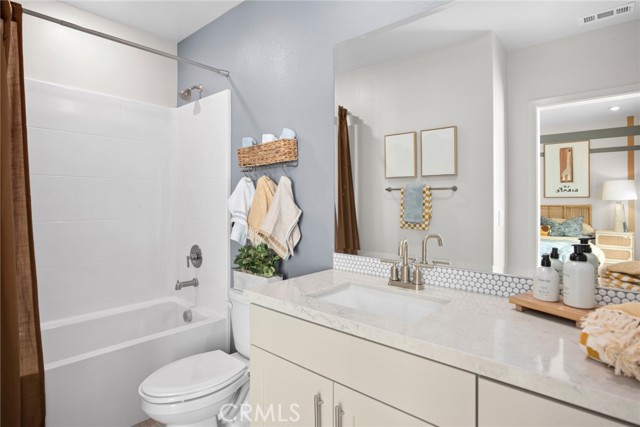 Detail Gallery Image 12 of 16 For 723 E. Route 66, Glendora,  CA 91740 - 3 Beds | 3/1 Baths