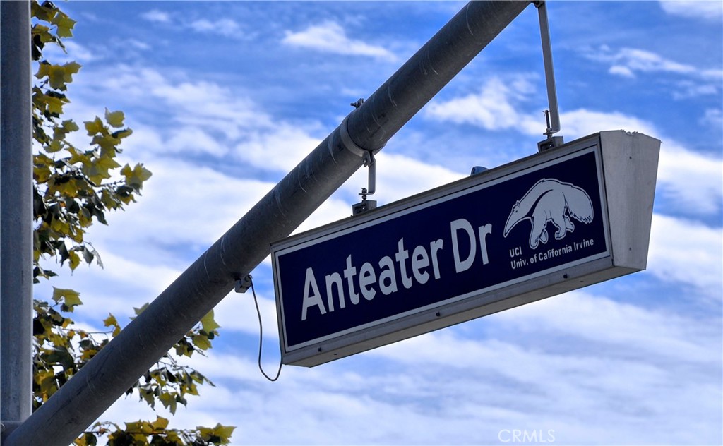 https://media.crmls.org/medias/f2a36474-b566-4ba3-aad7-4cf415c28f7b.jpg?preset=X-Large