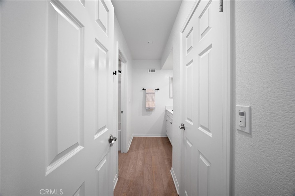 https://media.crmls.org/medias/f2a414e2-23b0-4d90-b154-553c98ada3be.jpg?preset=X-Large