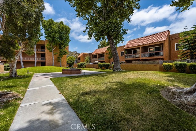 6600 Warner Avenue, Huntington Beach CA: https://media.crmls.org/medias/f2a42bcb-07e1-4595-a167-91bb0ea2c7a3.jpg
