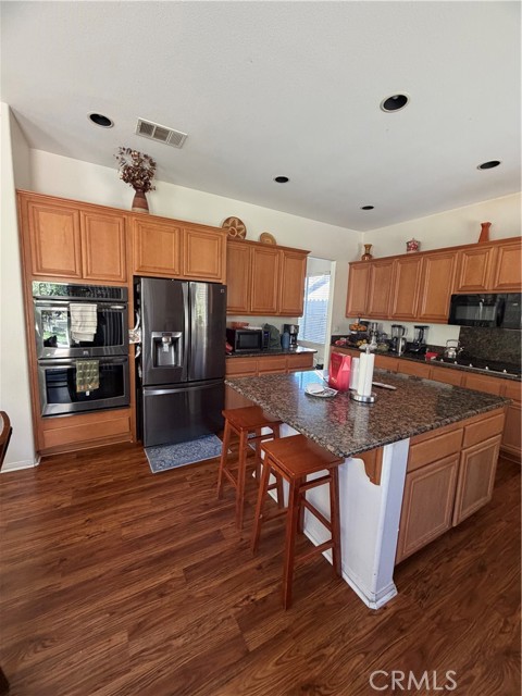 Detail Gallery Image 17 of 63 For 28512 Meadow Heights Ct, Canyon Country,  CA 91387 - 6 Beds | 3 Baths