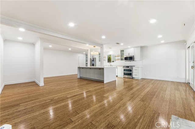 Detail Gallery Image 14 of 36 For 20305 Aetna, Woodland Hills,  CA 91367 - 3 Beds | 2 Baths