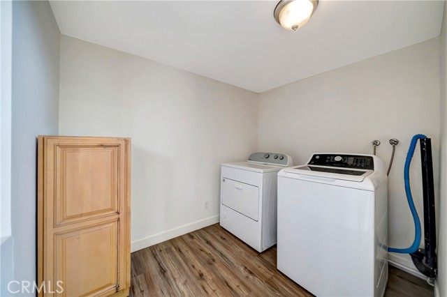 Detail Gallery Image 37 of 43 For 19706 Victory Bld, Woodland Hills,  CA 91367 - 4 Beds | 2 Baths