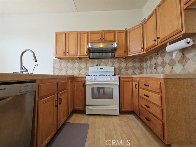 Detail Gallery Image 9 of 30 For 10 Brownfield Ln, Pomona,  CA 91766 - 2 Beds | 2 Baths