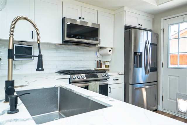 10245 Poulsen Avenue, Montclair CA: https://media.crmls.org/medias/f2a77380-e77d-49ea-bbf5-a62778164224.jpg