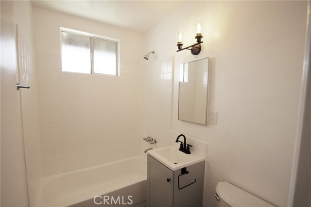 Detail Gallery Image 9 of 17 For 2614 Graham Ave #D,  Redondo Beach,  CA 90278 - 2 Beds | 1 Baths