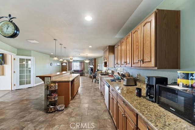 Detail Gallery Image 4 of 33 For 13285 Mesquite, Apple Valley,  CA 92308 - 3 Beds | 2/1 Baths